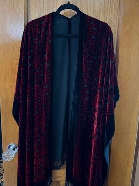 Women's Burgundy Velvet Patterned Kimono Shrug